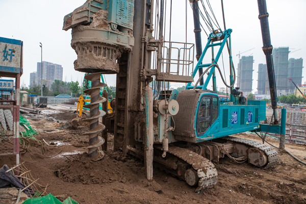 开云官方注册-开云(中国)
智能双动力头强力多功能钻机助力青岛都心商业中心建设