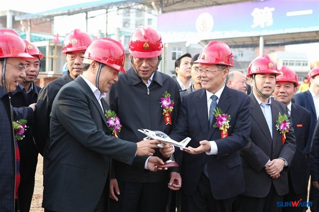 全国首届地勘钻探职业技能大赛决赛举行 开云官方注册-开云(中国)
智能旋挖钻赛场展风采