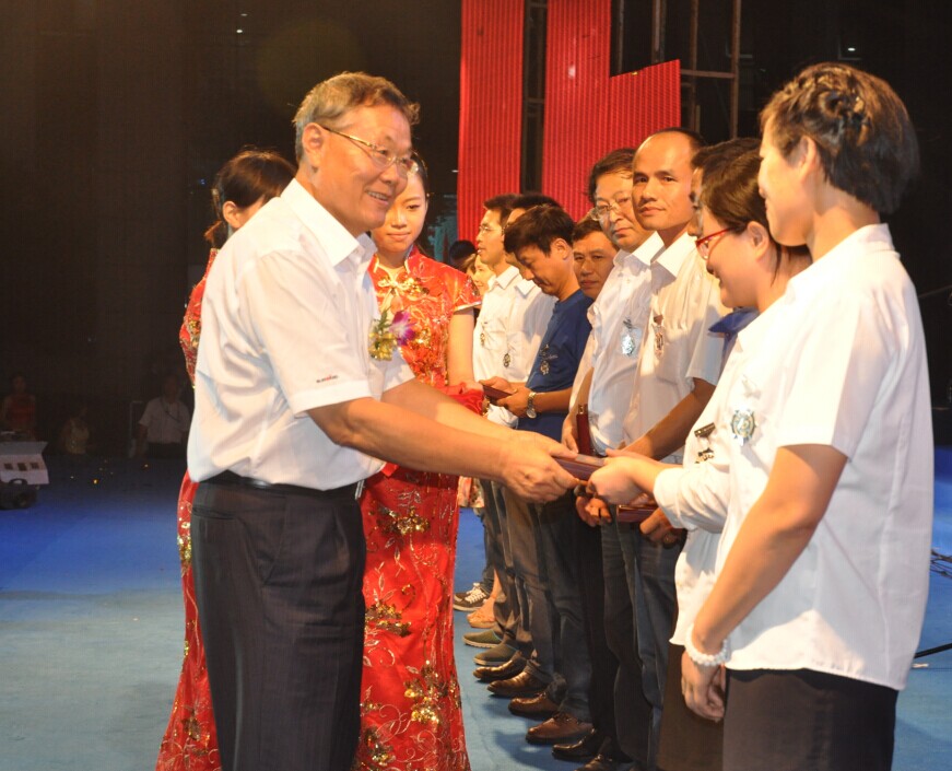 新征程 新跨越 开云官方注册-开云(中国)
智能十五周年庆典大会暨新产品新技术交流会隆重举行