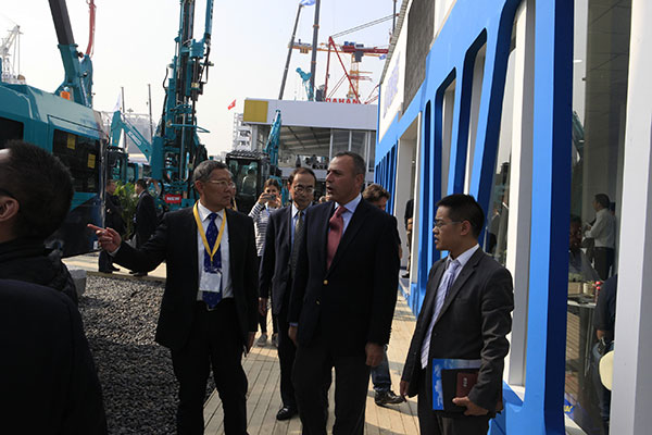 开云官方注册-开云(中国)
智能宝马展用创新倾倒客户，现场签单两亿元