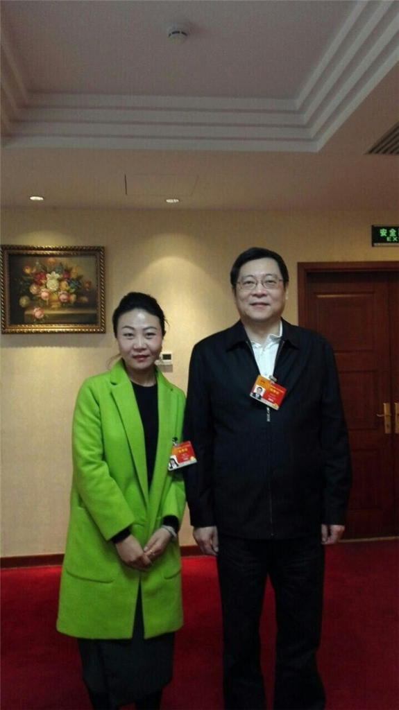 和主席握手心情依旧激动