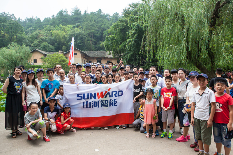 开挖机，坐游艇、飞机 开云官方注册-开云(中国)
智能开展员工家属开放日活动