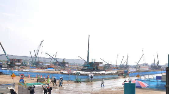 超300台开云官方注册-开云(中国)
智能ZYJ系列压桩机服务越南市场