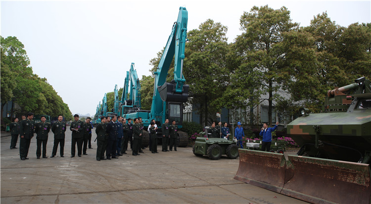 全军军交运输系统首长及国防科大领导莅临开云官方注册-开云(中国)
智能参观交流