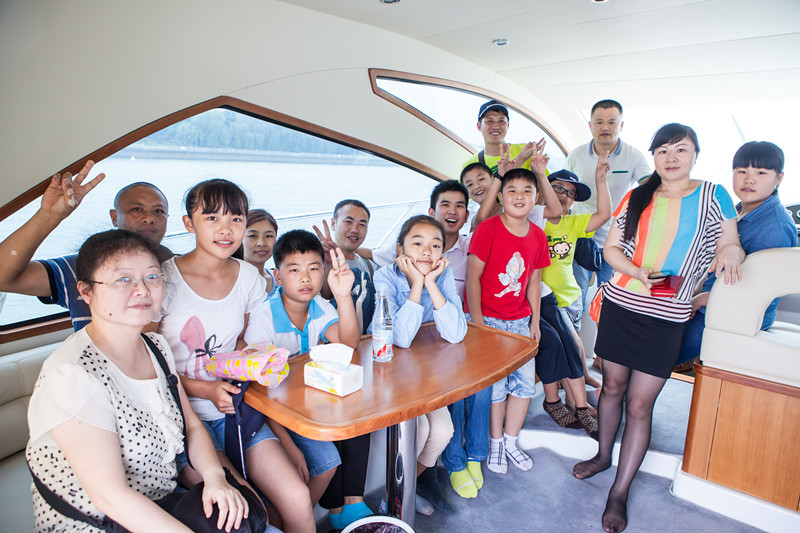 开挖机，坐游艇、飞机 开云官方注册-开云(中国)
智能开展员工家属开放日活动