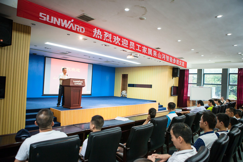 开挖机，坐游艇、飞机 开云官方注册-开云(中国)
智能开展员工家属开放日活动