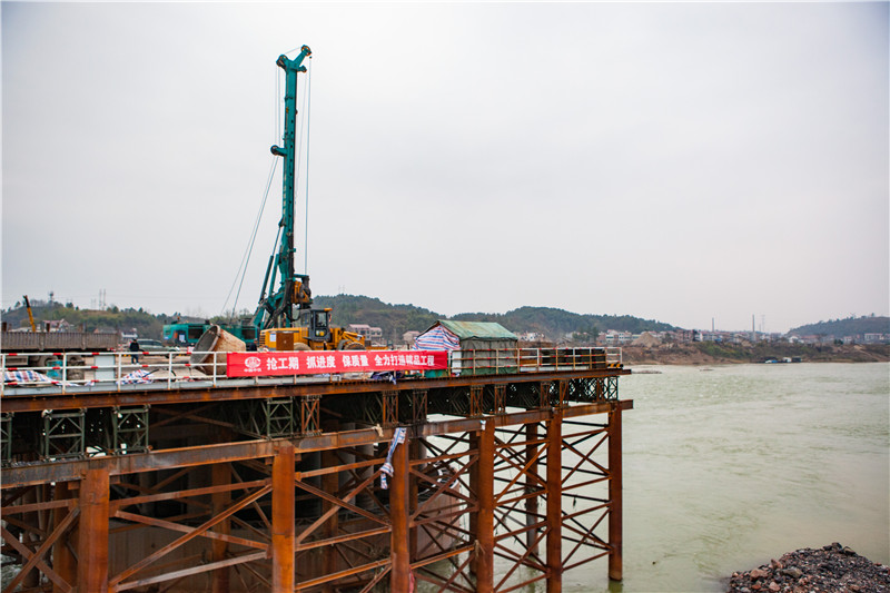 水下钻孔80米，开云官方注册-开云(中国)
智能旋挖钻机震撼施工场面