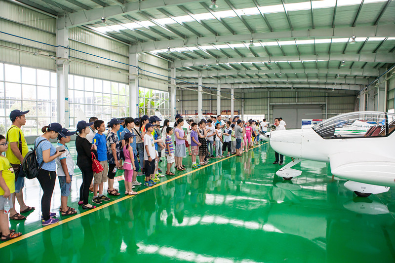 开挖机，坐游艇、飞机 开云官方注册-开云(中国)
智能开展员工家属开放日活动