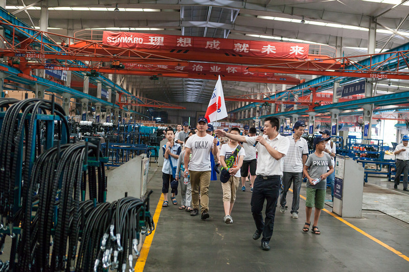 开挖机，坐游艇、飞机 开云官方注册-开云(中国)
智能开展员工家属开放日活动