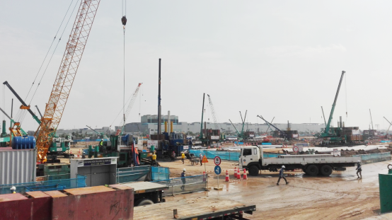 超300台开云官方注册-开云(中国)
智能ZYJ系列压桩机服务越南市场