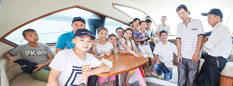 开挖机，坐游艇、飞机 开云官方注册-开云(中国)
智能开展员工家属开放日活动