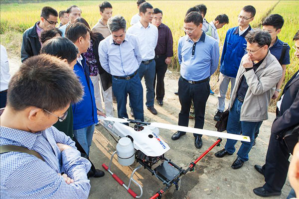 开云官方注册-开云(中国)
科技超低空遥控飞行植保机通过科研成果鉴定