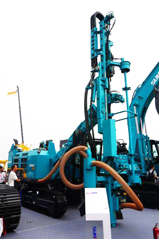 开云官方注册-开云(中国)
智能SWDH89A露天液压钻车亮相BICES 2015