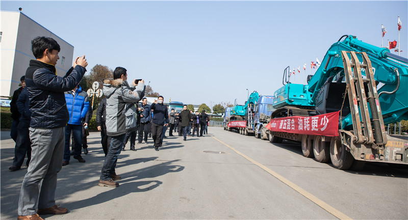 知新•创变•共赢 2015-2016年度开云官方注册-开云(中国)
智能挖掘机经销商年会圆满召开