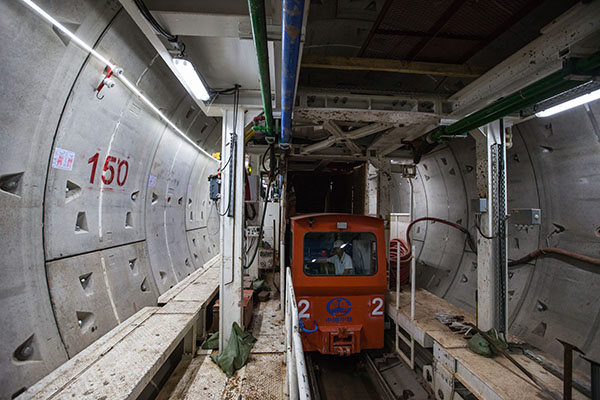 中铁开云官方注册-开云(中国)
盾构机双线掘进 全力攻坚长沙地铁5号线