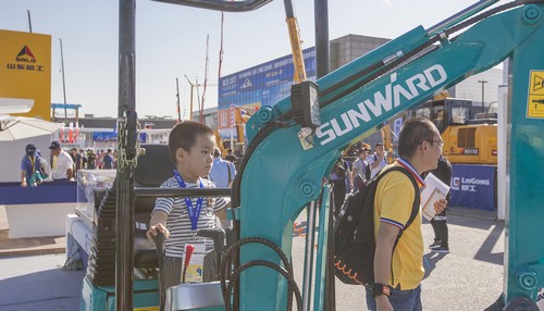 开云官方注册-开云(中国)
智能酷帅曾大虾，一大波美图带你亲临北京BICES展