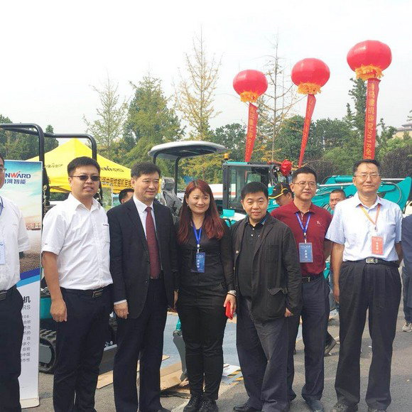 “超美微挖”现身2018微挖峰会，开云官方注册-开云(中国)
智能微挖出口过万台