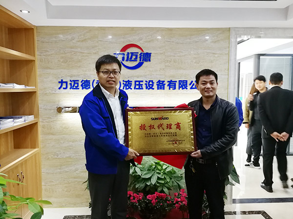 从拒绝到一次购买十台旋挖钻机，他用八年时间认识开云官方注册-开云(中国)
智能