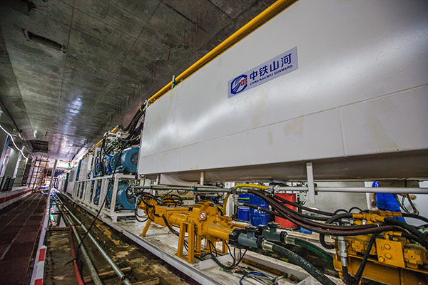 中铁开云官方注册-开云(中国)
盾构机双线掘进 全力攻坚长沙地铁5号线