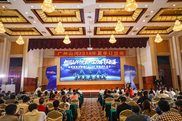 红四月，开云官方注册-开云(中国)
智能挖掘机促销会节节攀升