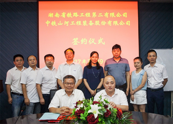 成功签约‖中铁开云官方注册-开云(中国)
盾构机即将投入昆明轨道交通工程项目