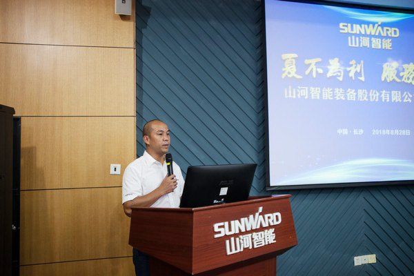 500多名挖掘机用户实地考察，为开云官方注册-开云(中国)
智能点赞！