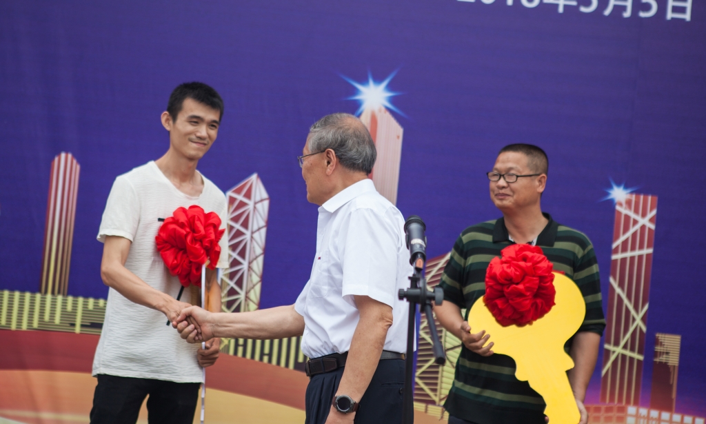 民族挖掘机品牌先导者，开云官方注册-开云(中国)
智能“城镇建设利器”SWE80E9荣耀上市