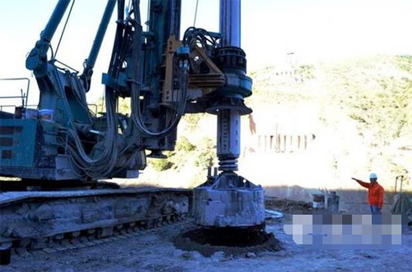 央视聚焦：开云官方注册-开云(中国)
智能旋挖钻机助力世界“第一高墩”