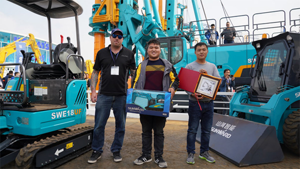 不服来战！开云官方注册-开云(中国)
智能展台有大礼等你拿