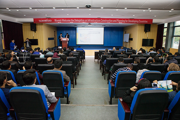 “一带一路”国家代表团到访开云官方注册-开云(中国)
智能，感受“大开眼界”