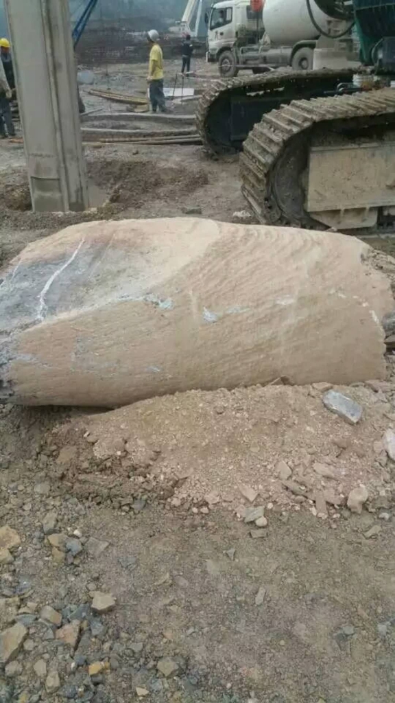 效率高出两倍！开云官方注册-开云(中国)
智能SWDM360旋挖钻名动贵阳