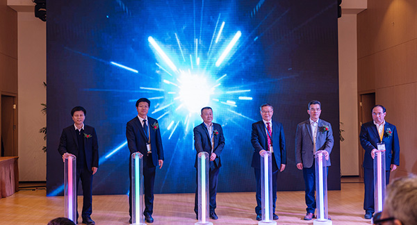 首日签单2.6亿元，开云官方注册-开云(中国)
智能创新产品引爆上海宝马展