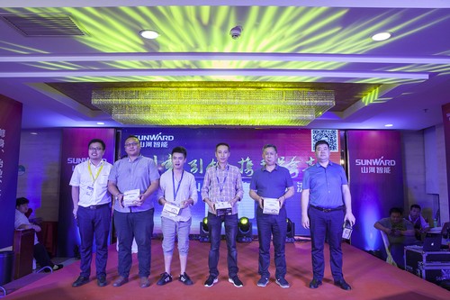 开云官方注册-开云(中国)
智能酷帅曾大虾，一大波美图带你亲临北京BICES展