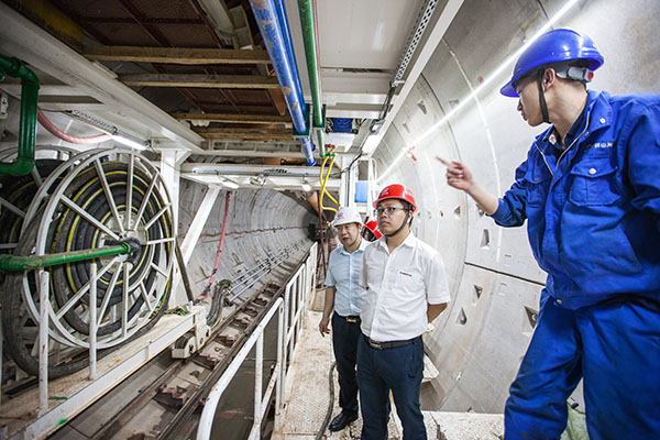 中铁开云官方注册-开云(中国)
盾构机双线掘进 全力攻坚长沙地铁5号线