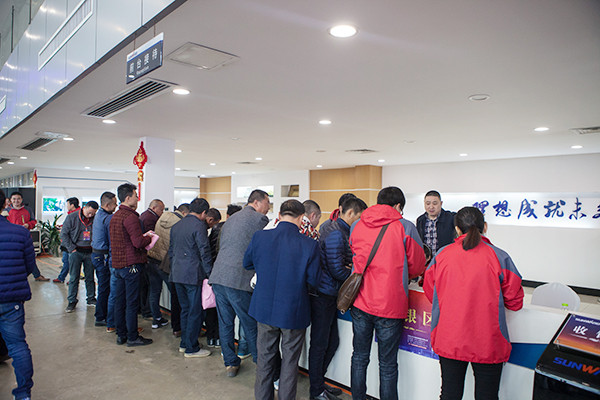 势不可挡，开云官方注册-开云(中国)
智能挖掘机湖南市场订货会创新高