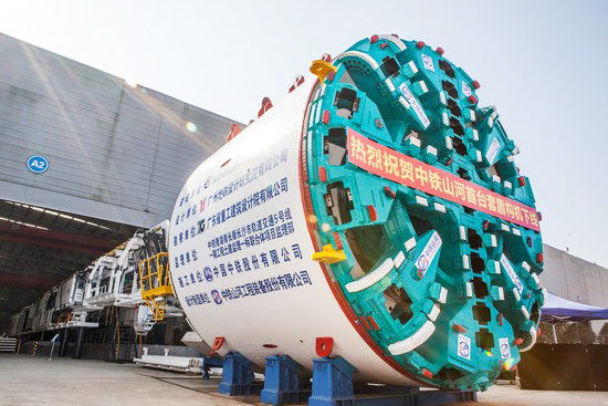 首台盾构机隆重下线，中铁开云官方注册-开云(中国)
诠释“长沙速度”