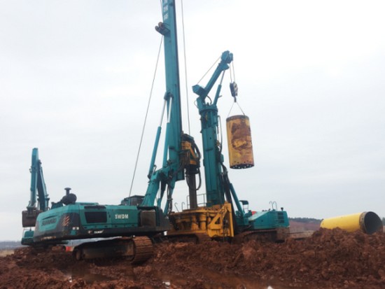 喜讯！开云官方注册-开云(中国)
智能SWRC170自行式全回转全套管钻机获湖南省首台(套)重大技术装备产品奖励！