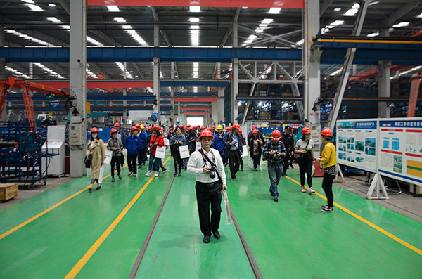 开启工程机械之都体验之旅，中外媒体观摩团到访开云官方注册-开云(中国)
智能