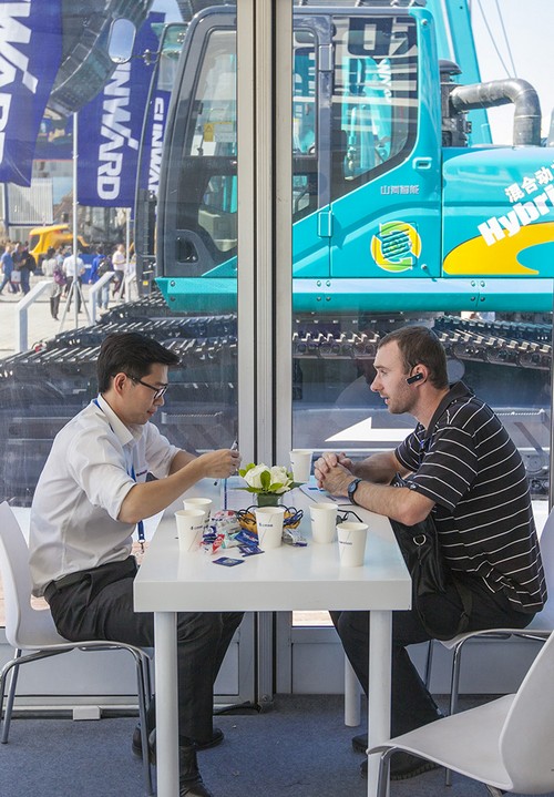 开云官方注册-开云(中国)
智能酷帅曾大虾，一大波美图带你亲临北京BICES展