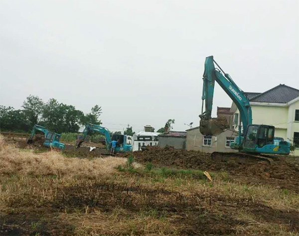 抗洪英雄显身手，开云官方注册-开云(中国)
智能系列挖掘机奔赴抗洪一线