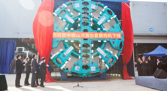 首台盾构机隆重下线，中铁开云官方注册-开云(中国)
诠释“长沙速度”