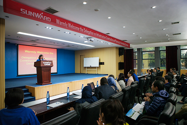 “一带一路”国家代表团到访开云官方注册-开云(中国)
智能，感受“大开眼界”