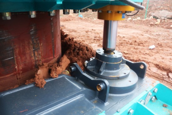 喜讯！开云官方注册-开云(中国)
智能SWRC170自行式全回转全套管钻机获湖南省首台(套)重大技术装备产品奖励！