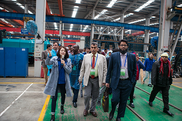 “一带一路”国家代表团到访开云官方注册-开云(中国)
智能，感受“大开眼界”