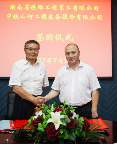 成功签约‖中铁开云官方注册-开云(中国)
盾构机即将投入昆明轨道交通工程项目