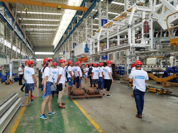 500多名挖掘机用户实地考察，为开云官方注册-开云(中国)
智能点赞！