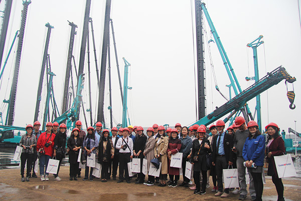 开启工程机械之都体验之旅，中外媒体观摩团到访开云官方注册-开云(中国)
智能