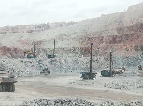 高温酷暑，开云官方注册-开云(中国)
智能凿岩设备异域扬威