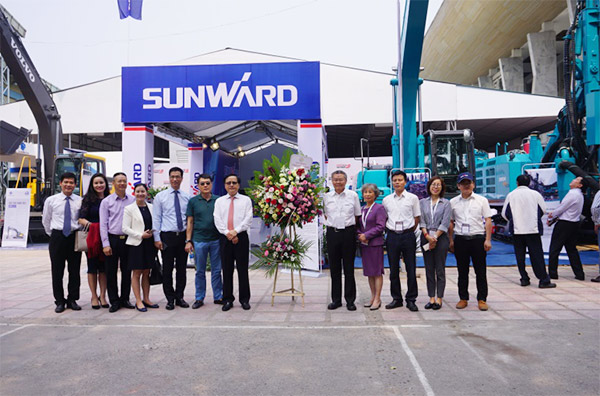 开云官方注册-开云(中国)
智能携全球领先凿岩设备，引爆越南矿业展