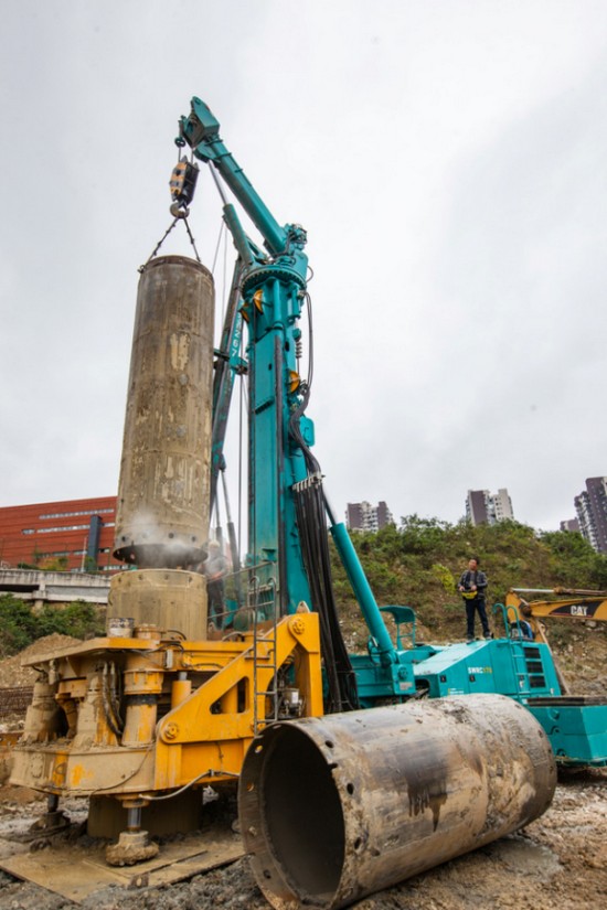 喜讯！开云官方注册-开云(中国)
智能SWRC170自行式全回转全套管钻机获湖南省首台(套)重大技术装备产品奖励！